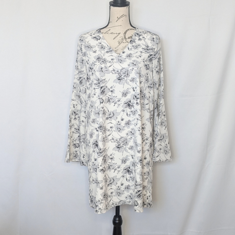 NWT Multi gray floral shift dress